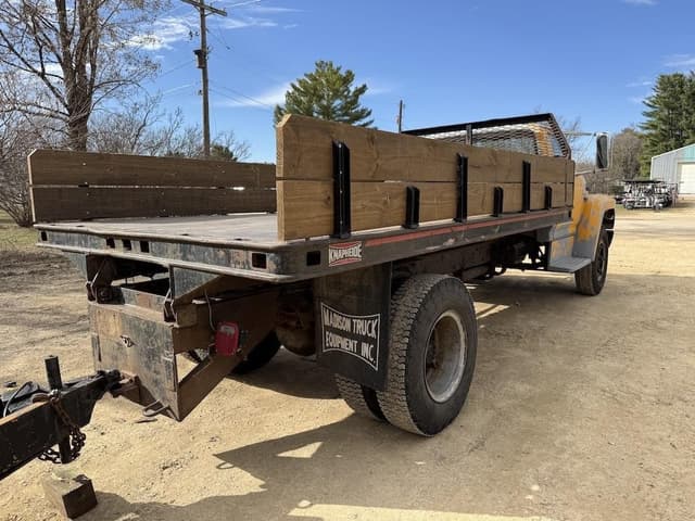 Image of Ford F-700 equipment image 4