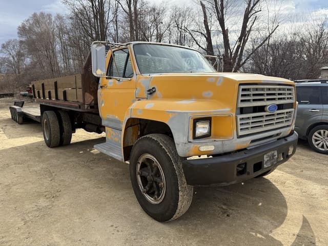 Image of Ford F-700 equipment image 2