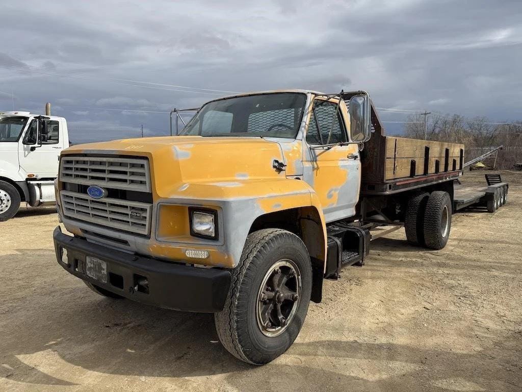 1988 Ford F-700 Equipment Image0