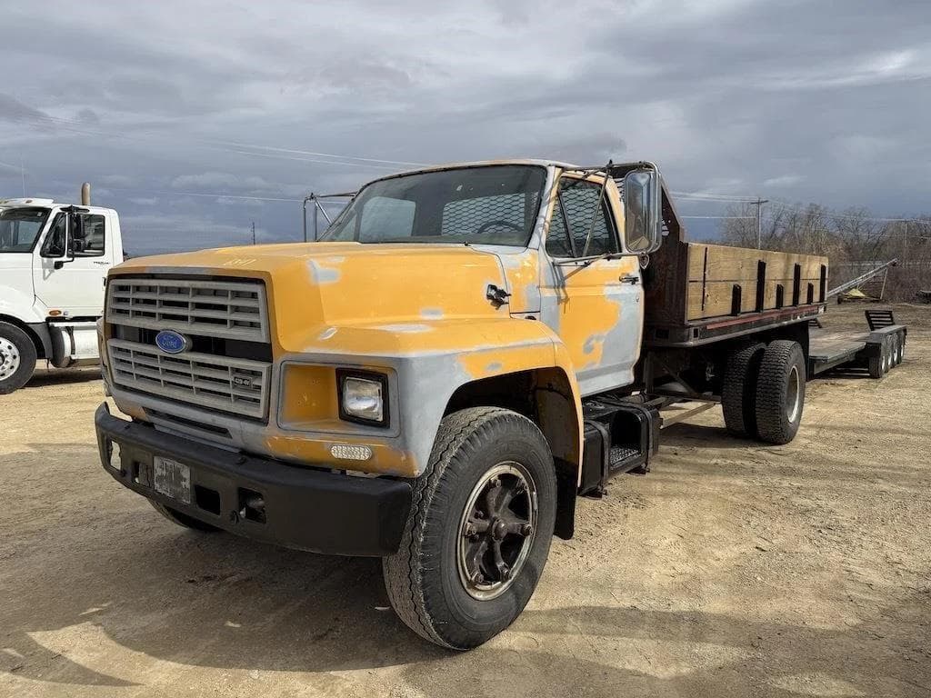 Image of Ford F-700 Primary image