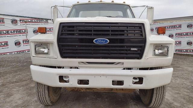 Image of Ford F-800 equipment image 1