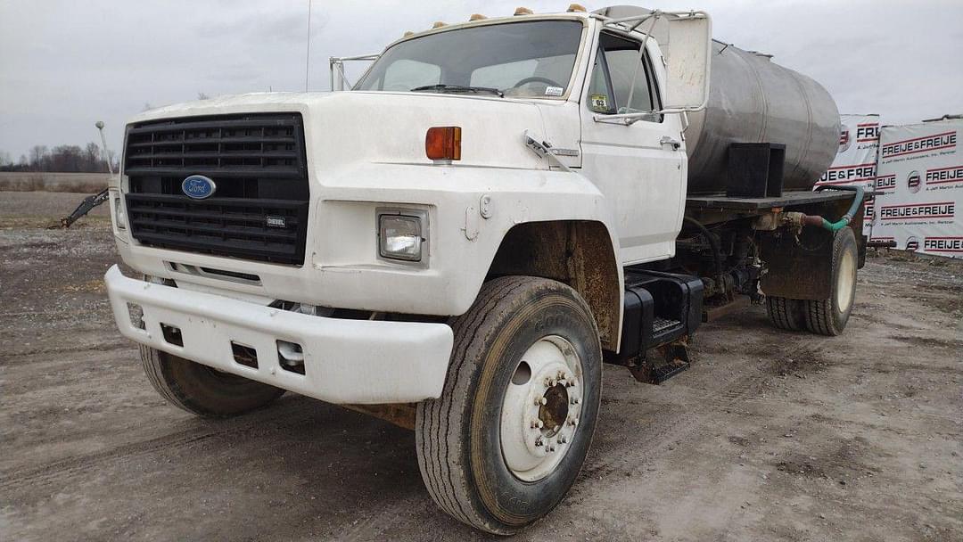Image of Ford F-800 Primary image