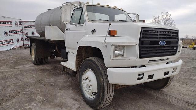 Image of Ford F-800 equipment image 2