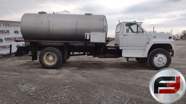 Image of Ford F-800 equipment image 3