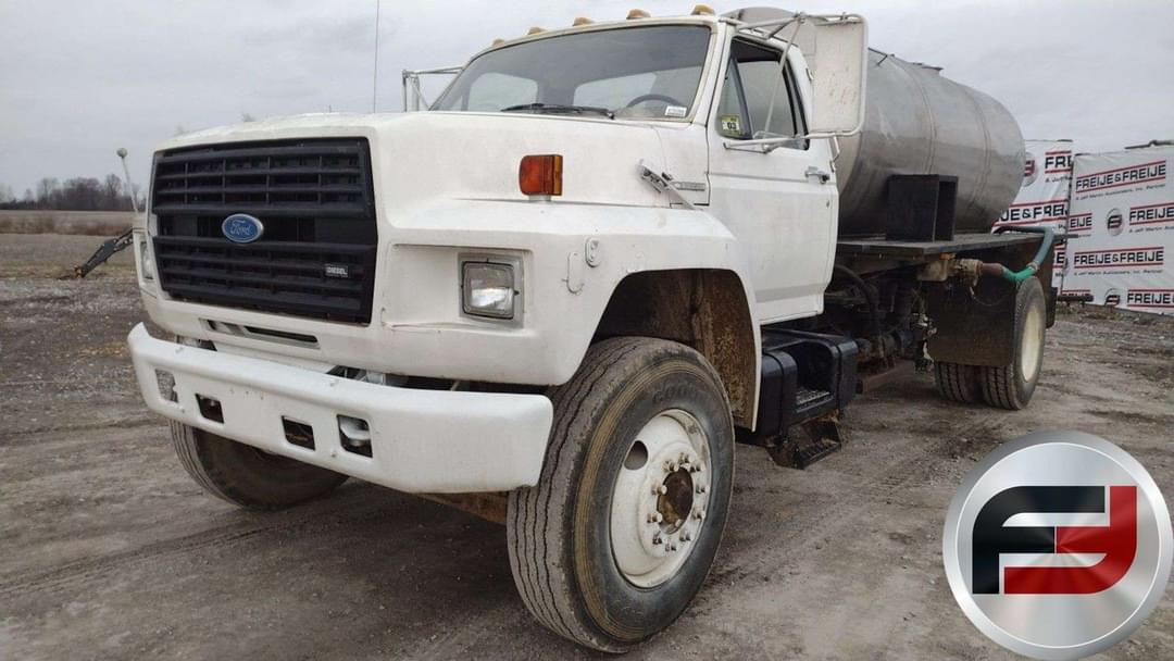 Image of Ford F-800 Primary image