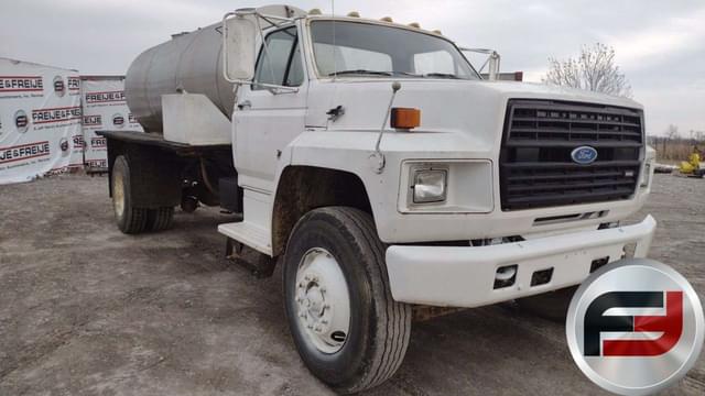 Image of Ford F-800 equipment image 2