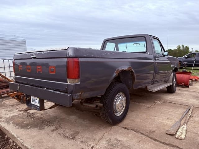 Image of Ford F-250 equipment image 3