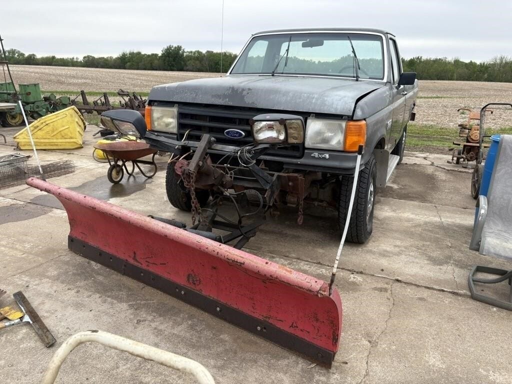 1988 Ford F-250 Equipment Image0