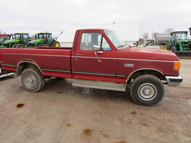 Image of Ford F-250 equipment image 3