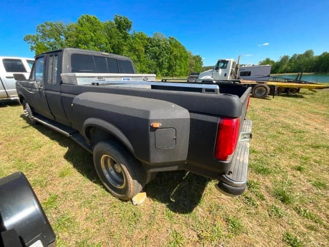 Image of Ford F-350 equipment image 4