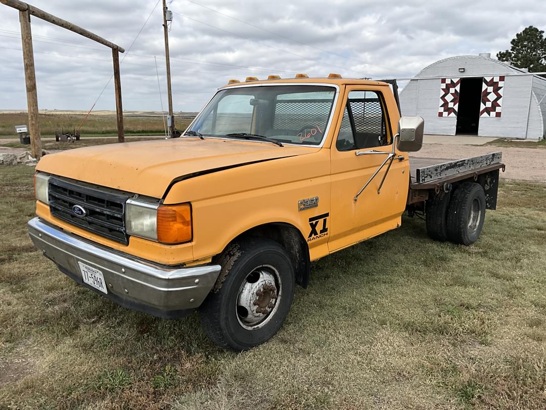 Image of Ford F-350 Primary image