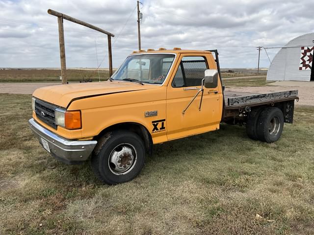 Image of Ford F-350 equipment image 3
