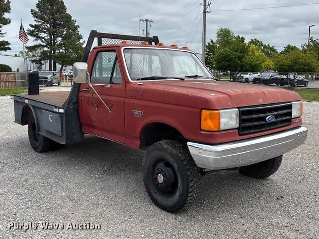 Image of Ford F-350 equipment image 2