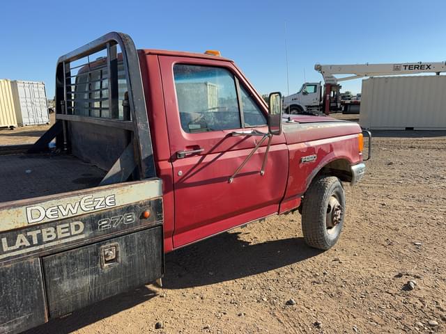 Image of Ford F-350 equipment image 3
