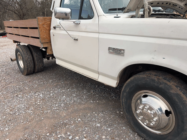 Image of Ford F-350 equipment image 1