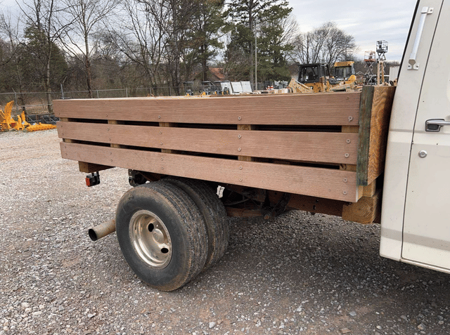 Image of Ford F-350 equipment image 3