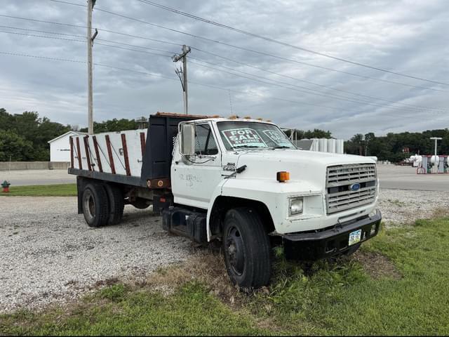 Image of Ford F700 equipment image 3