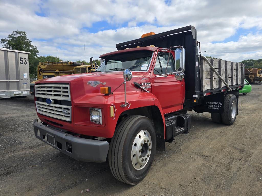 Image of Ford F-700 Primary image