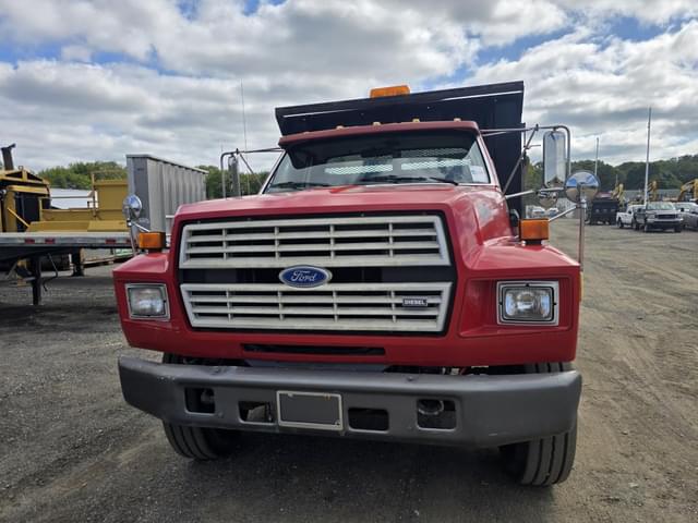 Image of Ford F-700 equipment image 1