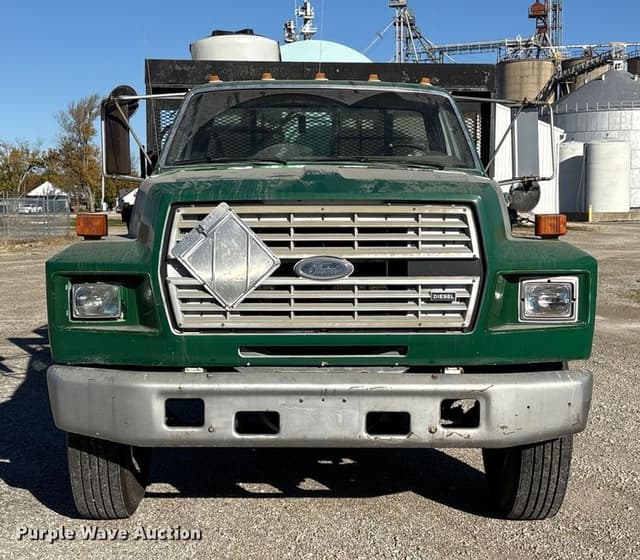 Image of Ford F-700 equipment image 1