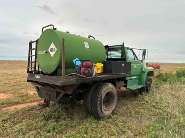 Image of Ford F700 equipment image 3