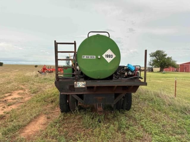 Image of Ford F700 equipment image 2
