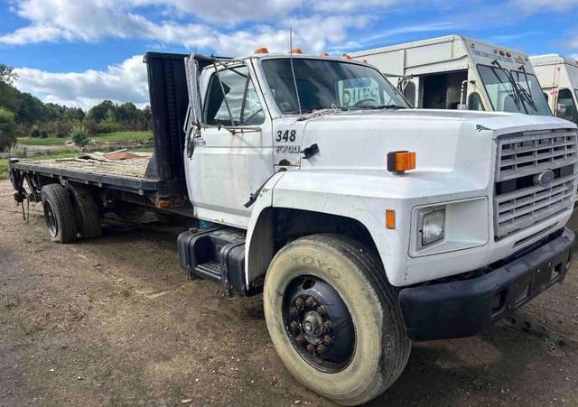 Image of Ford F-700 equipment image 2