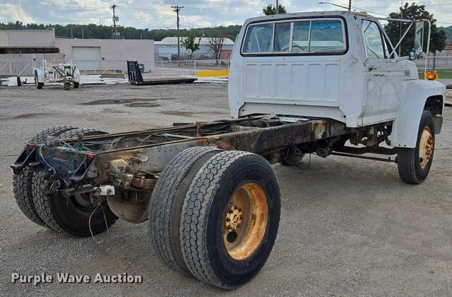 Image of Ford F-800 equipment image 4
