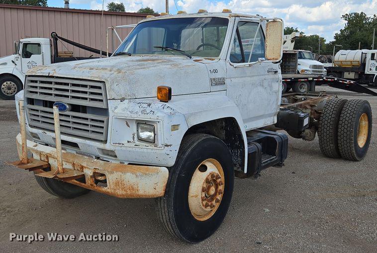Image of Ford F-800 Primary image