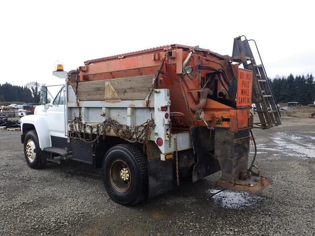 Image of Ford F-800 equipment image 4