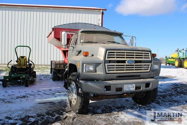 Image of Ford F-800 equipment image 1