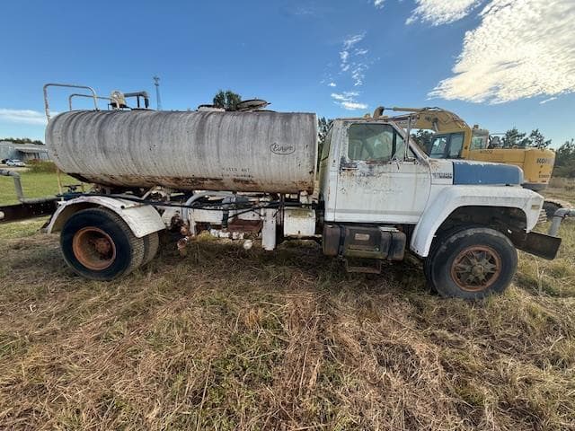 Image of Ford F-800 equipment image 2