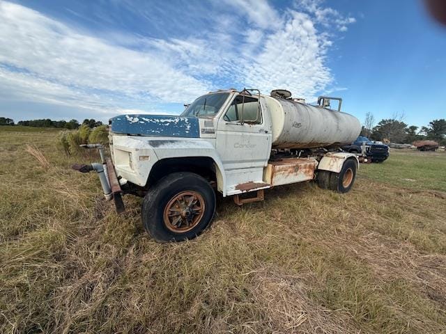 1988 Ford F-800 Equipment Image0