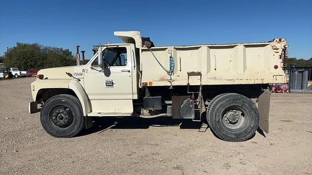 Image of Ford F-800 equipment image 1