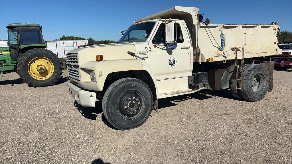 Image of Ford F-800 Primary image