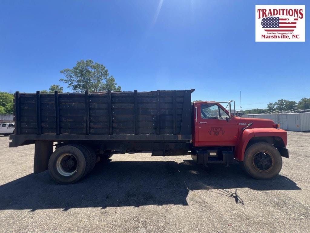 1988 Ford F-800 Equipment Image0