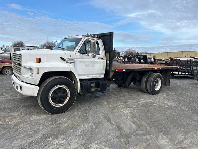 Image of Ford F-800 equipment image 1