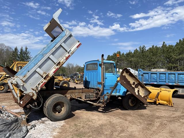 Image of Ford L8000 equipment image 3