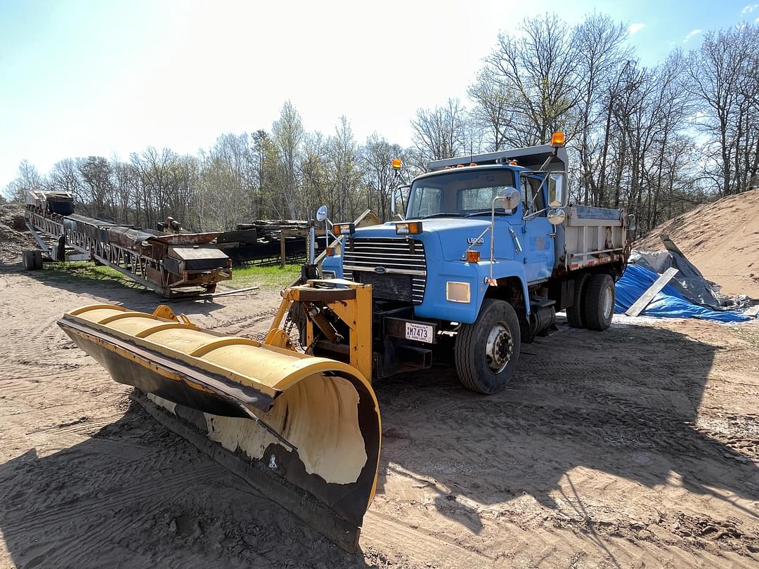 Image of Ford L8000 Primary image