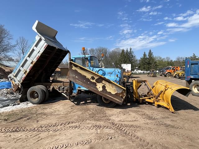 Image of Ford L8000 equipment image 4
