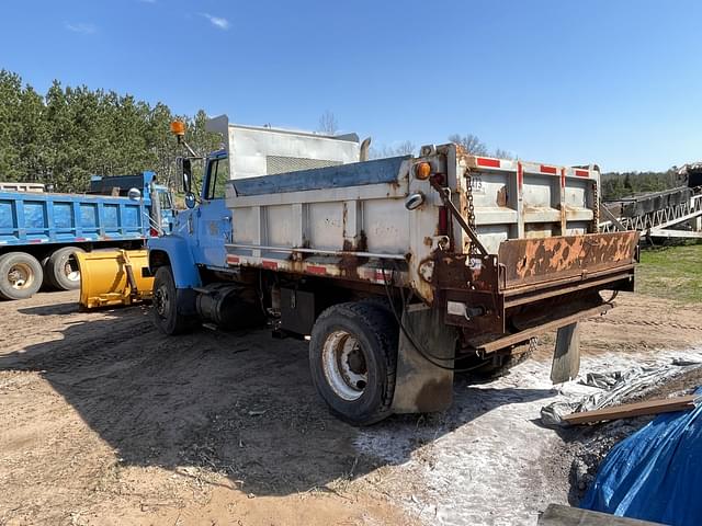 Image of Ford L8000 equipment image 2