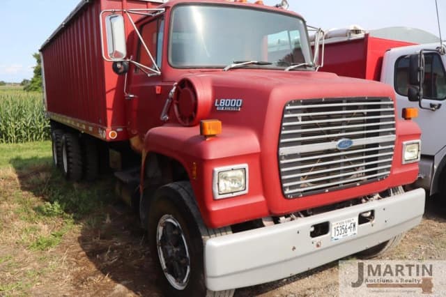 Image of Ford L8000 equipment image 1