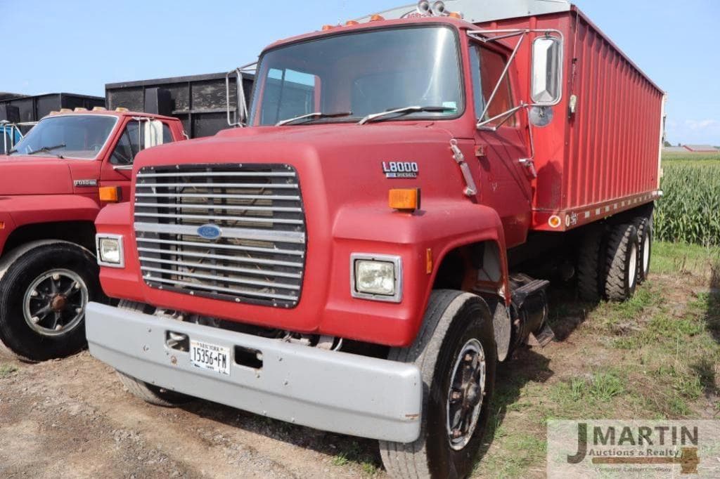 Image of Ford L8000 Primary image