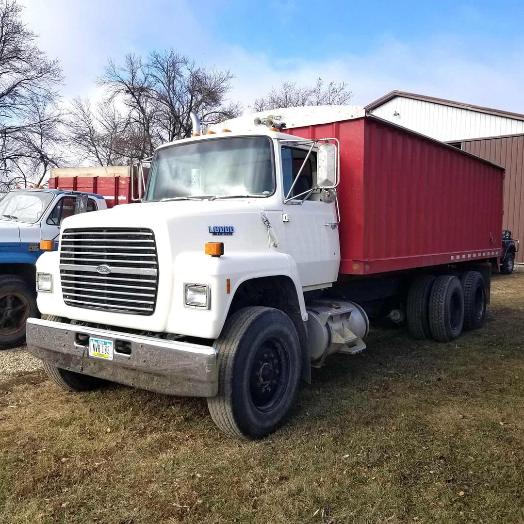 Image of Ford L8000 Primary image