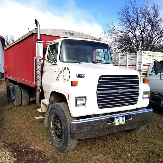 Image of Ford L8000 equipment image 1