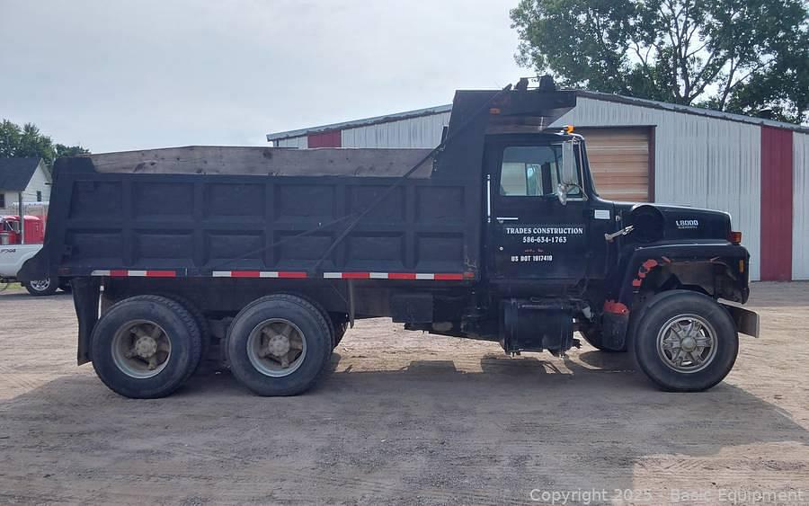 Image of Ford L8000 Primary Image