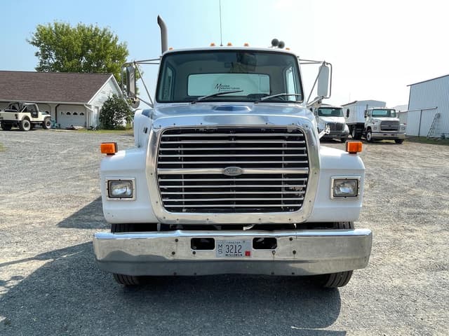 Image of Ford L8000 equipment image 1