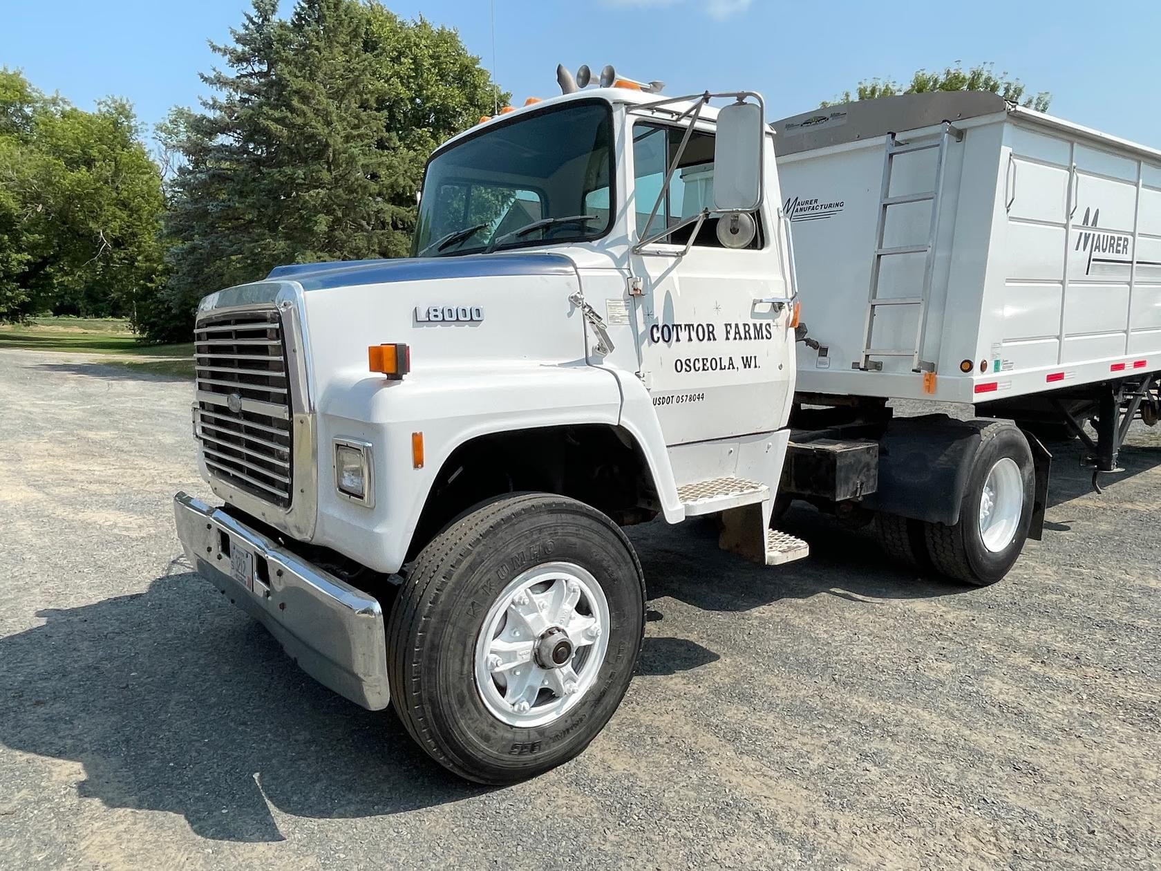 1988 Ford L8000 Equipment Image0