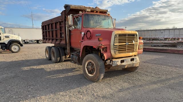 Image of Ford L8000 equipment image 2