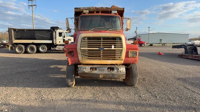 Image of Ford L8000 equipment image 1